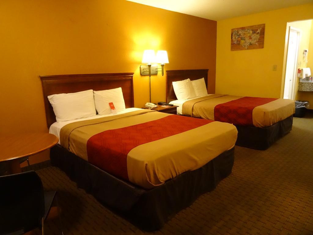 Econo Lodge Fredericksburg near I-95 Esterno foto